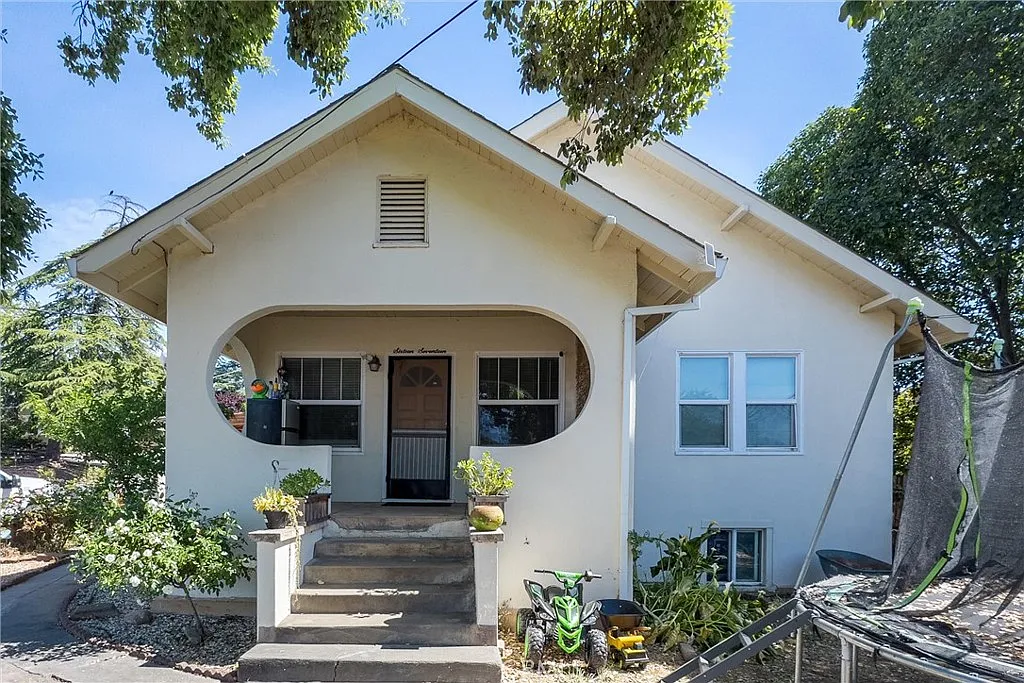 1617 Linden Ave photo 1