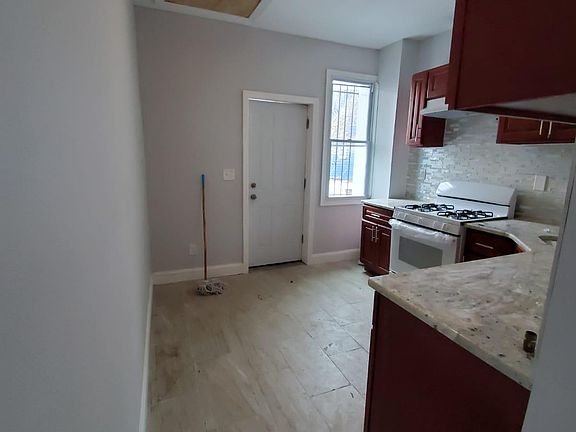 4th image of 367 Avon Ave #1A