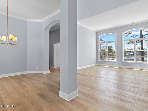 5th image of 2654 Mariners Way SE