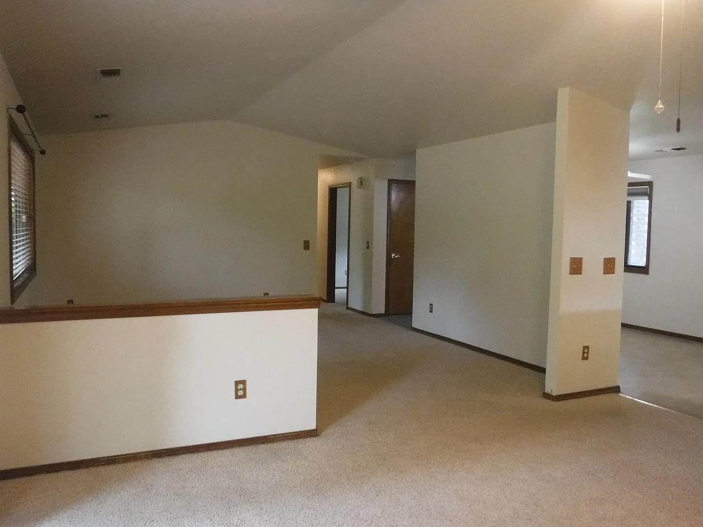 Eastside Home In Oak Haven Neighborhood — Photo 3