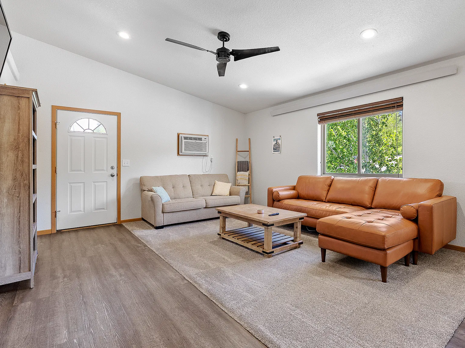 2 bed, 1000 sqft, $1,825 — Photo 3