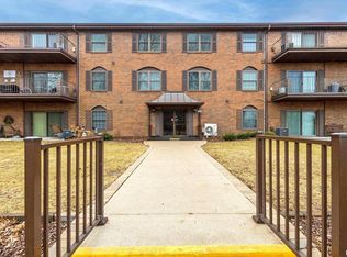 1360 Kimberly Ridge Rd APT 113, Bettendorf, IA 52722
