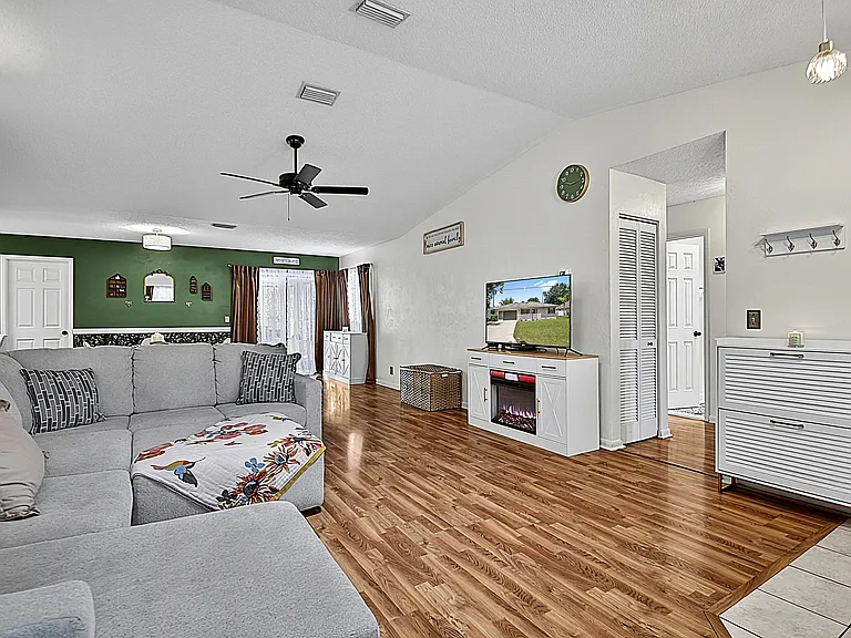 4 Zanzibar Balsan Ct — Photo 8