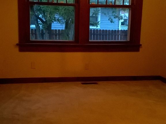 4th image of 2855 Revere Ave