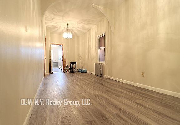 3rd image of 349 Manhattan Ave APT 2R