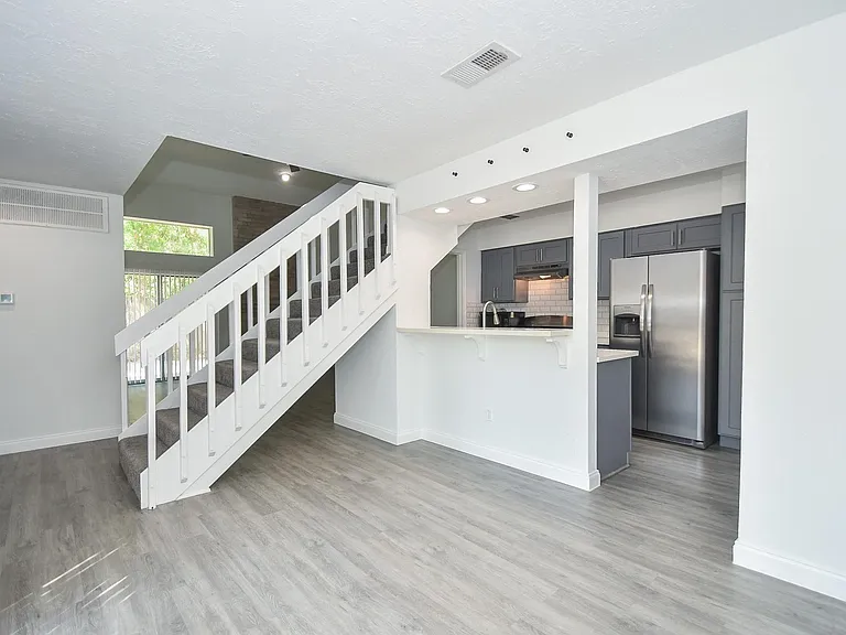 8803 Vinkins Rd — Photo 1