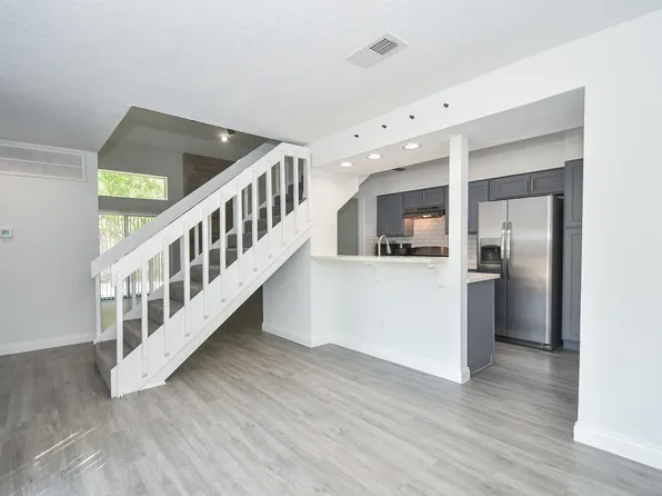 8803 Vinkins Rd, Houston, TX 77071