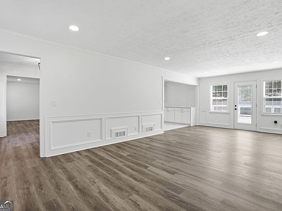 5th image of 313 Summit Ridge Dr