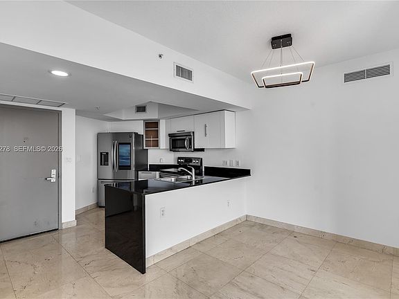 3rd image of 1750 N Bayshore Dr APT 4414