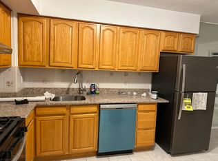 61-52 219th St FLOOR 3, Oakland Gardens, NY 11364