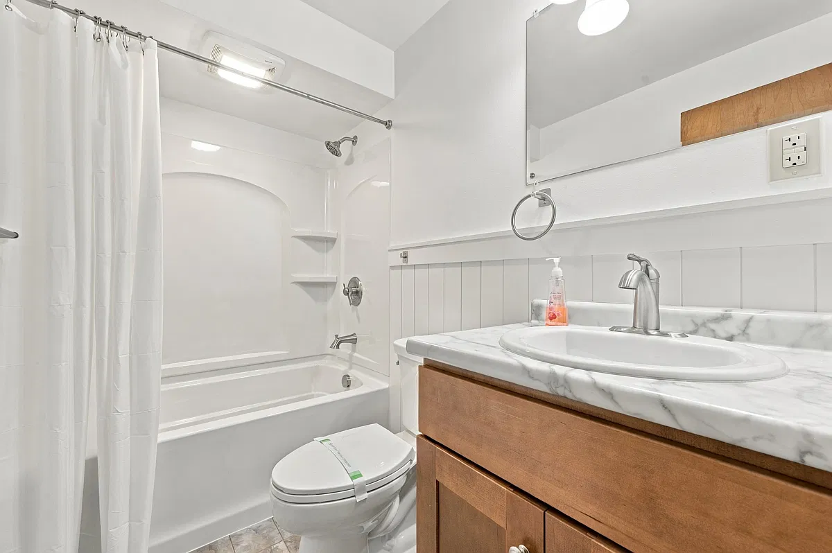 2 bed, 1.5 bath, 1128 sqft, $1,450 — Photo 3