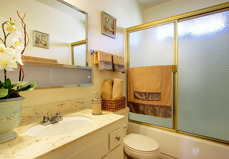Castillian Apartments — Photo 13