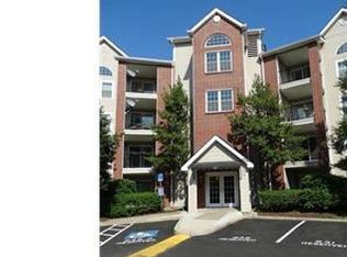 3313 Wyndham Cir APT 2218, Alexandria, VA 22302