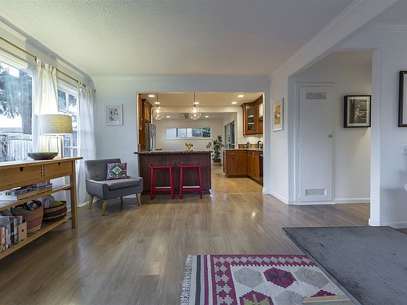 4th image of 2247 Meyer Pl