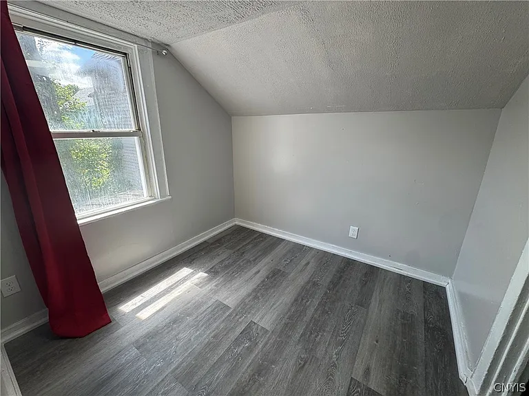 108 Gold St — Photo 9