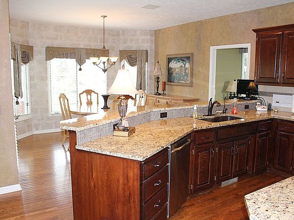 Kitchen w/ dining area