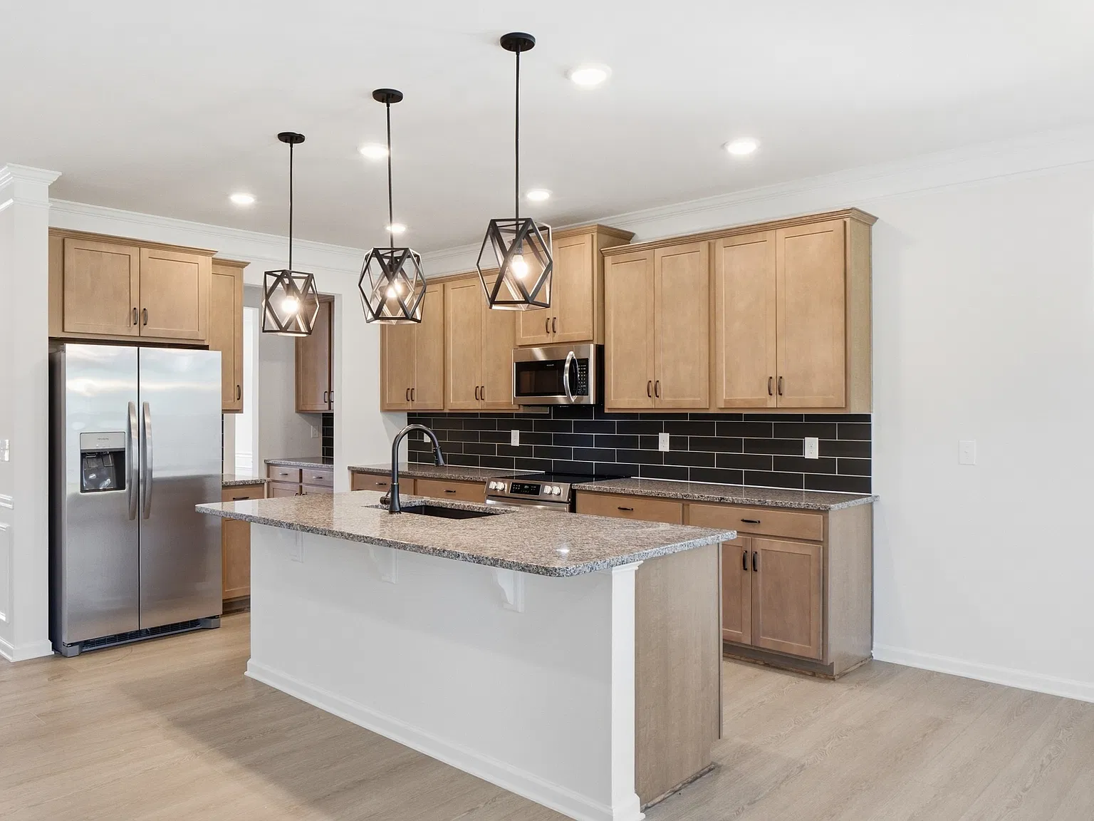 5 bed, 3100 sqft, $3,150 — Photo 3
