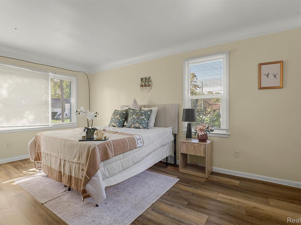 19050 Melrose Ave, photo 16