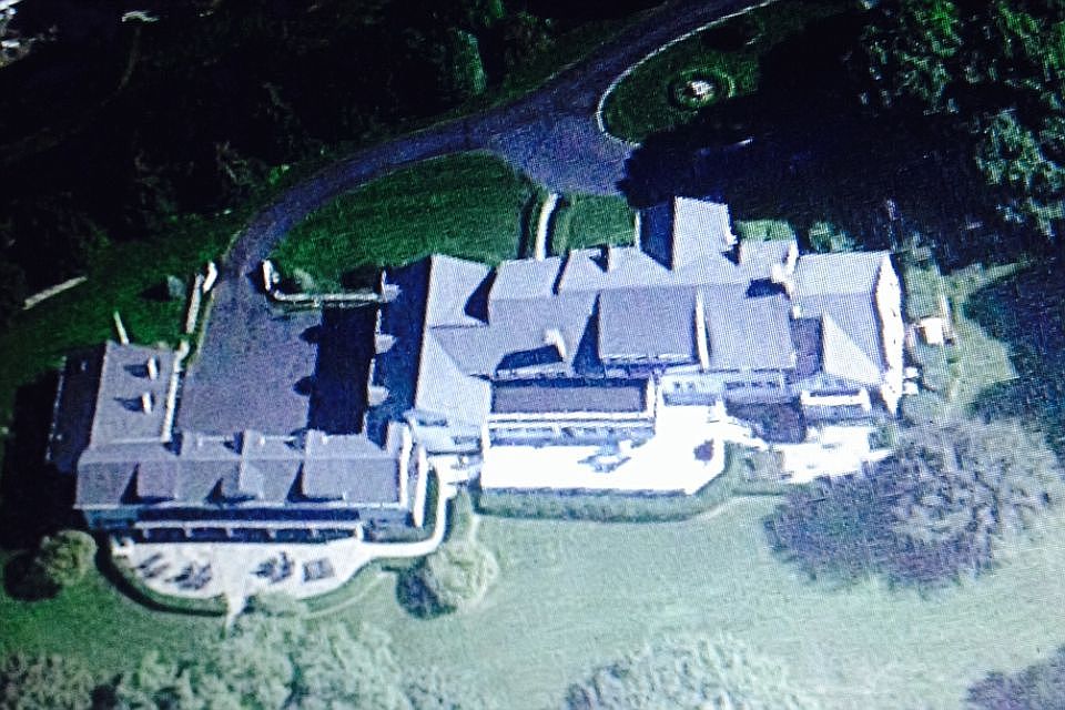 2nd image of 8 Country Club Rd