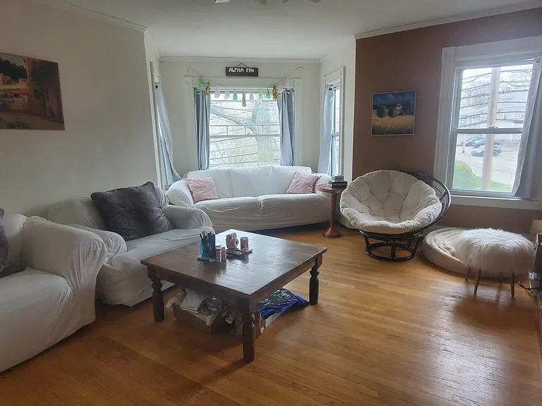 345 Crescent St #2 — Photo 4