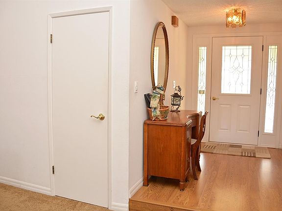 3rd image of 849 Pinewood Ct