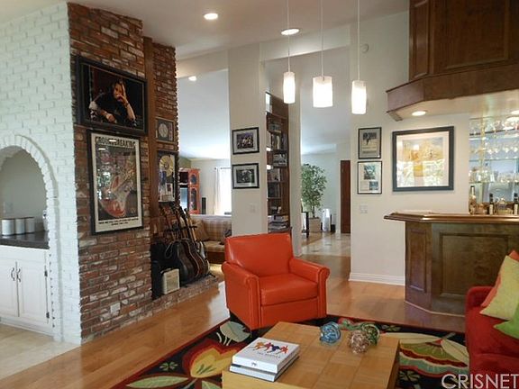 PUB BAR SPACE / FAMILY ROOM EXPANSIVE VIEW