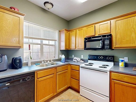 4th image of 301 Nimitz St APT B