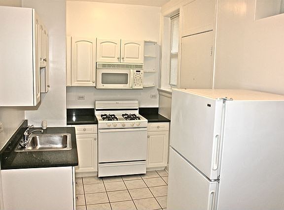 4th image of 903 W Sunnyside Ave