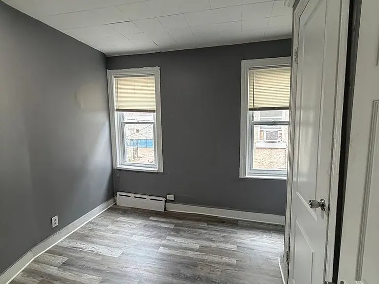 232 S 6th St — Photo 11