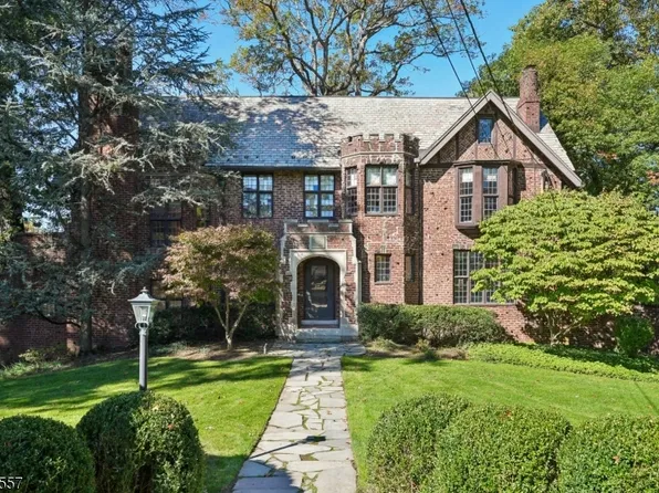 54 Rensselaer Rd, Essex Fells Twp., NJ 07021