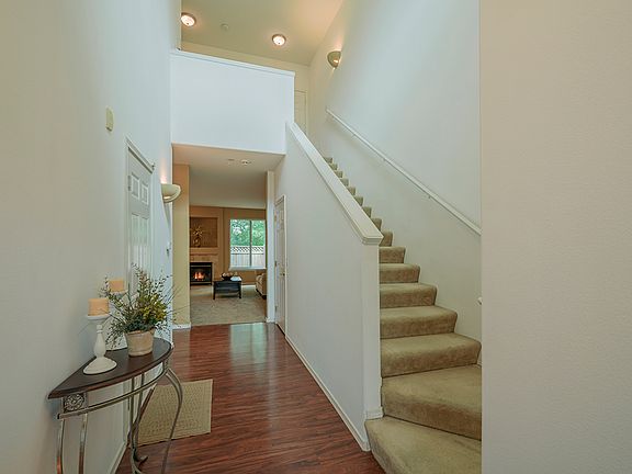 3rd image of 1036 Lynnwood Ct SE Unit 1032