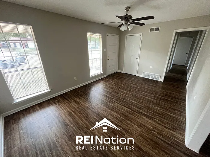 4 bed, 1.0 bath, 1093 sqft, $1,075 — Photo 2