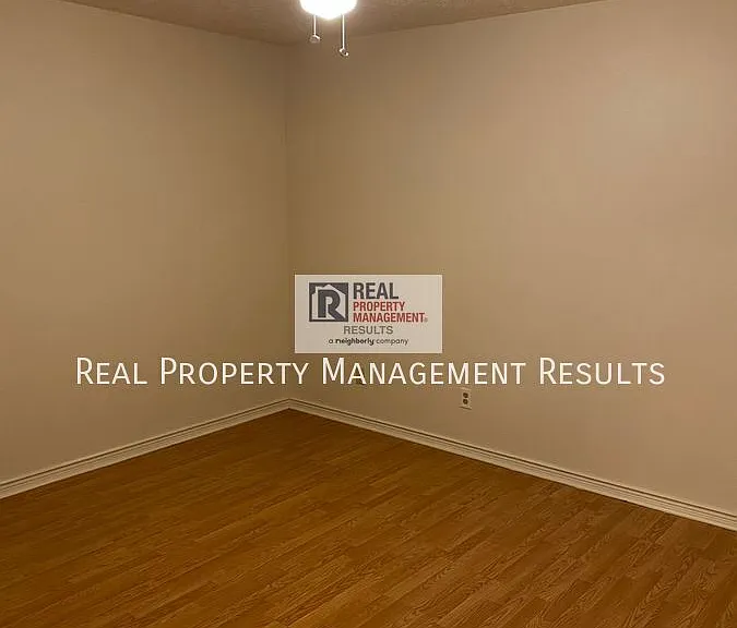 912 Pfeiffer Ave — Photo 11