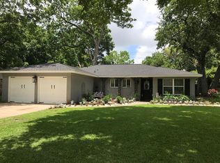 536 Sycamore St, Lake Jackson, TX 77566