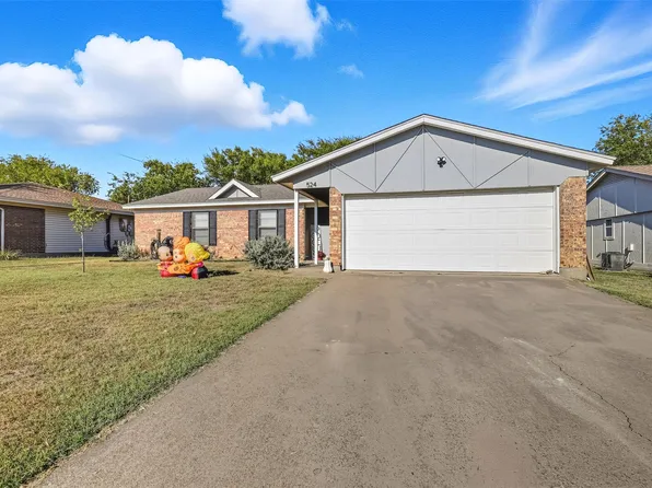 524 NW Charlyne Dr, Burleson, TX 76028