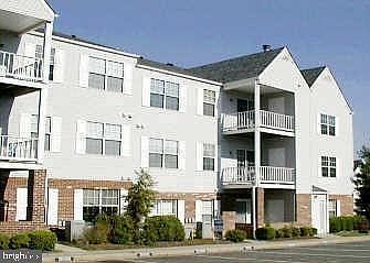 1st image of 302 Grosvenor Ln APT 102
