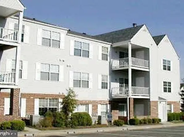 302 Grosvenor Ln APT 102, Stafford, VA 22556