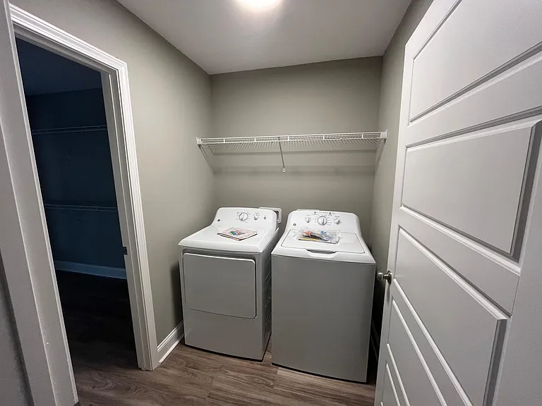 541 Silver Hl — Photo 11