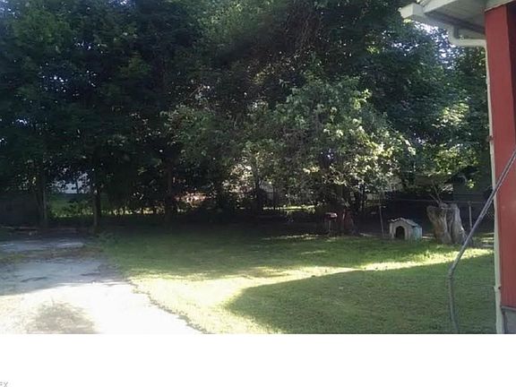 3rd image of 915 W La Clede Ave