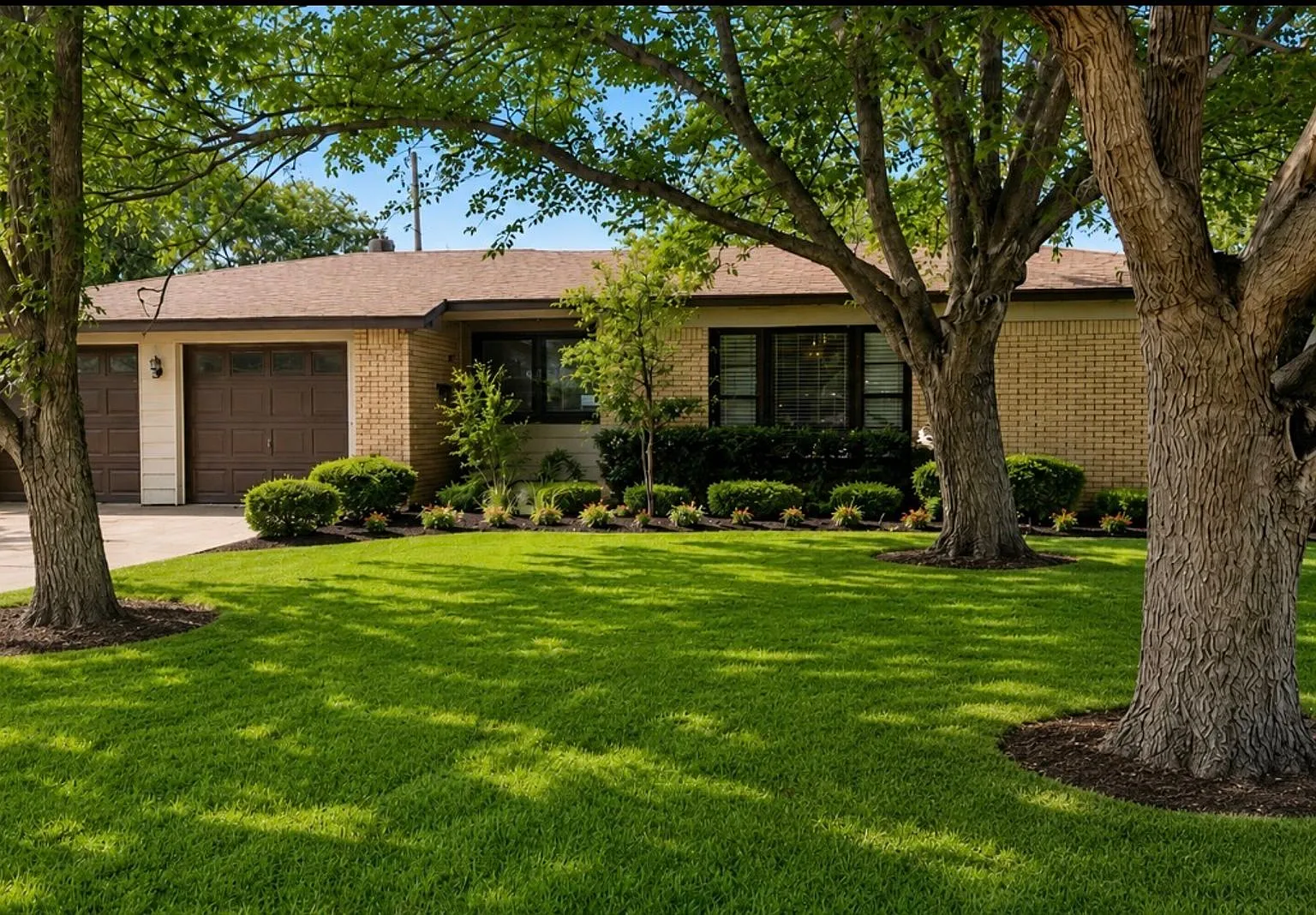 Charming 3 Bedroom, 2 Bathroom Home in Central Lubbock — Photo 1