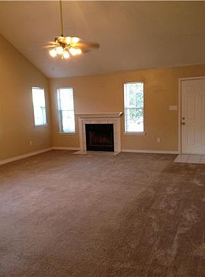 3rd image of 13386 Locust Hill Dr