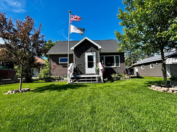 212 W 9th Ave, Sault Sainte Marie, MI 49783