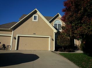 5712 NE Sapphire Ct, Lees Summit, MO 64064