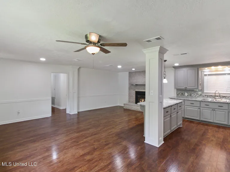 215 E Boyd St — Photo 6
