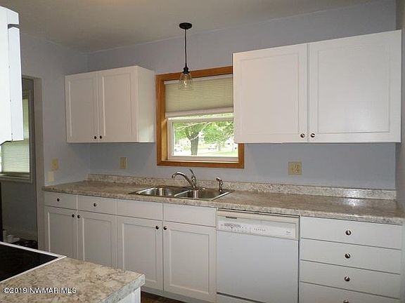 4th image of 325 Kneale Ave N
