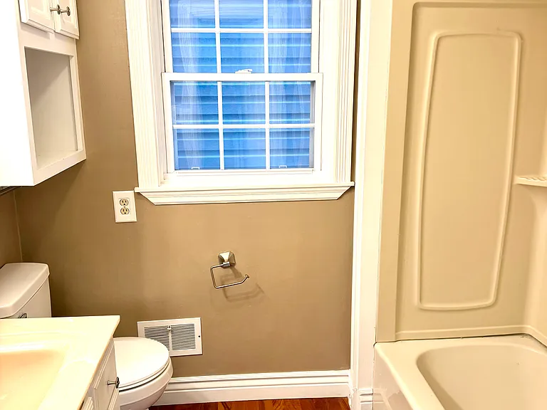 212 1st Ave — Photo 15