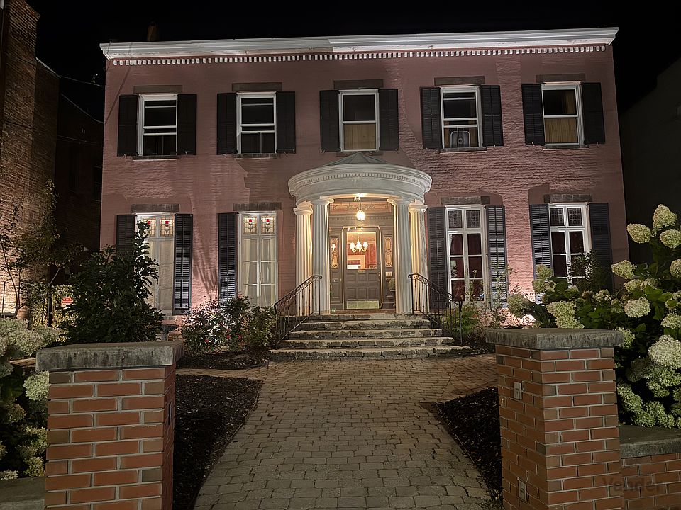 304 Washington Entrance