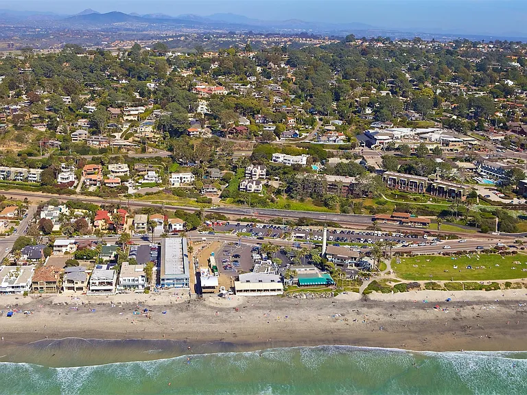 Here, you get to experience the perfect combination of community and beach life - making it a highly sought-after neighborhood for those who seek fun and relaxation all year round.