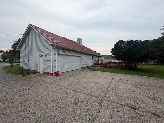 3rd image of 222 Daly Dr