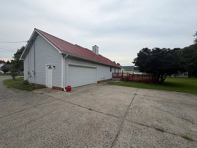 222 Daly Dr — Photo 3